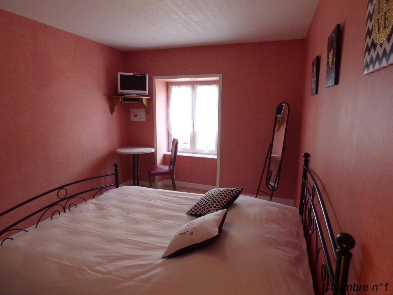 ホテル Auberge Des Petits Saint-Igny-de-Vers エクステリア 写真