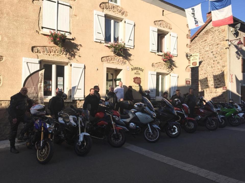 ホテル Auberge Des Petits Saint-Igny-de-Vers エクステリア 写真