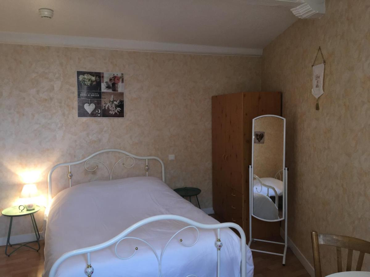 ホテル Auberge Des Petits Saint-Igny-de-Vers エクステリア 写真